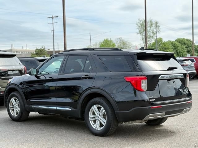 Used 2020 Ford Explorer XLT w/ Equipment Group 202A AWD/4WD image 42