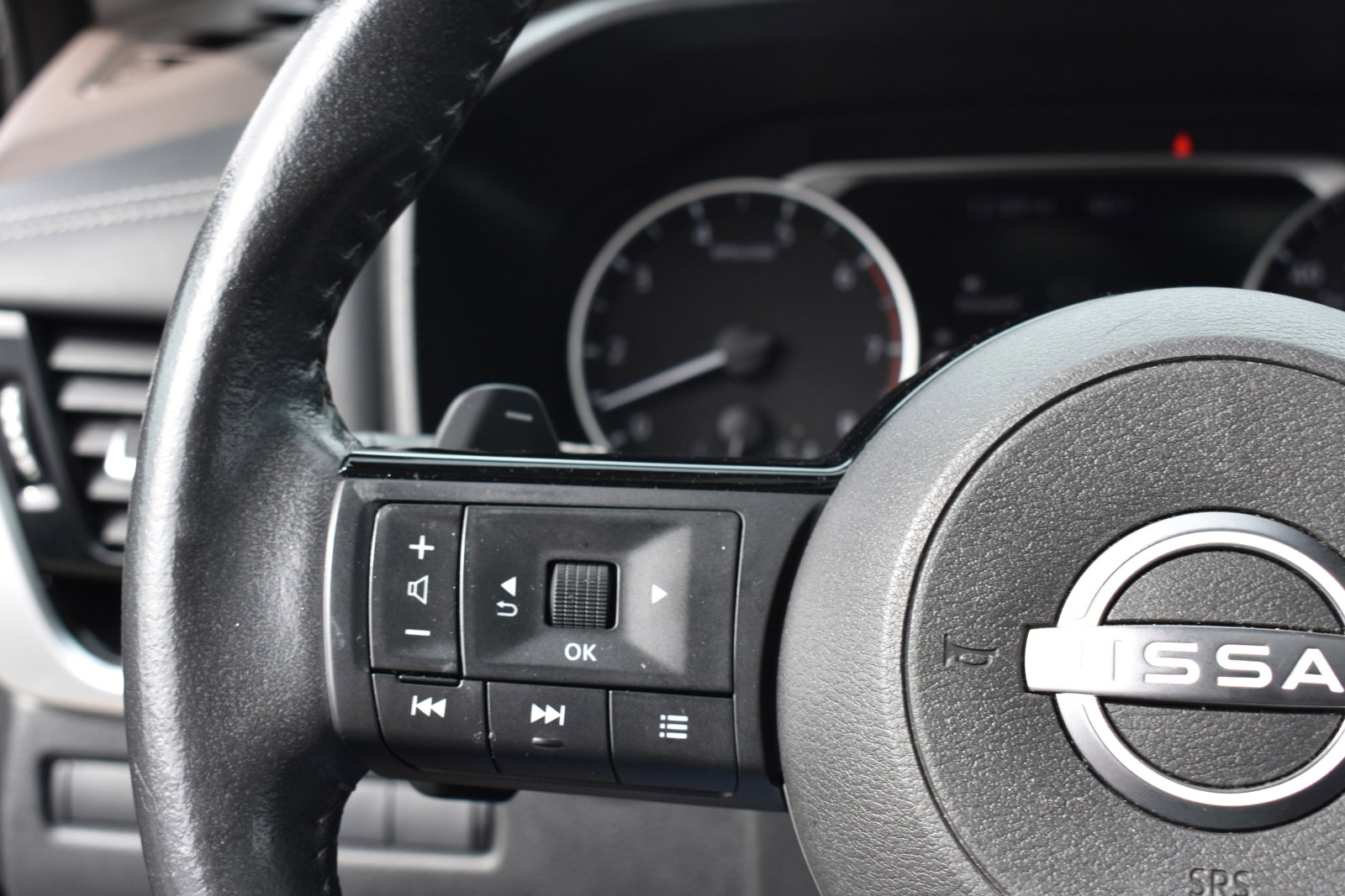 Used 2023 Nissan Rogue SL image 15