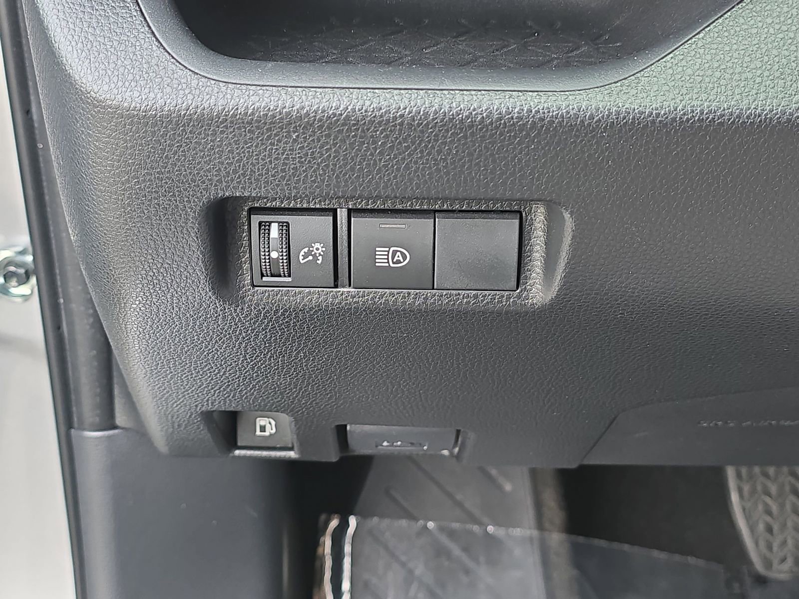 Used 2024 Toyota RAV4 XLE image 32