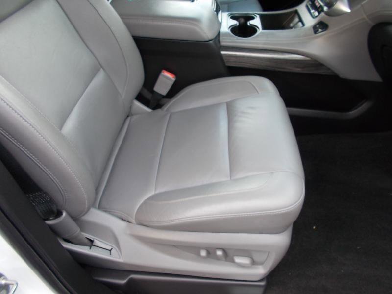Used 2018 Chevrolet Tahoe LT w/ Luxury Package RWD image 19
