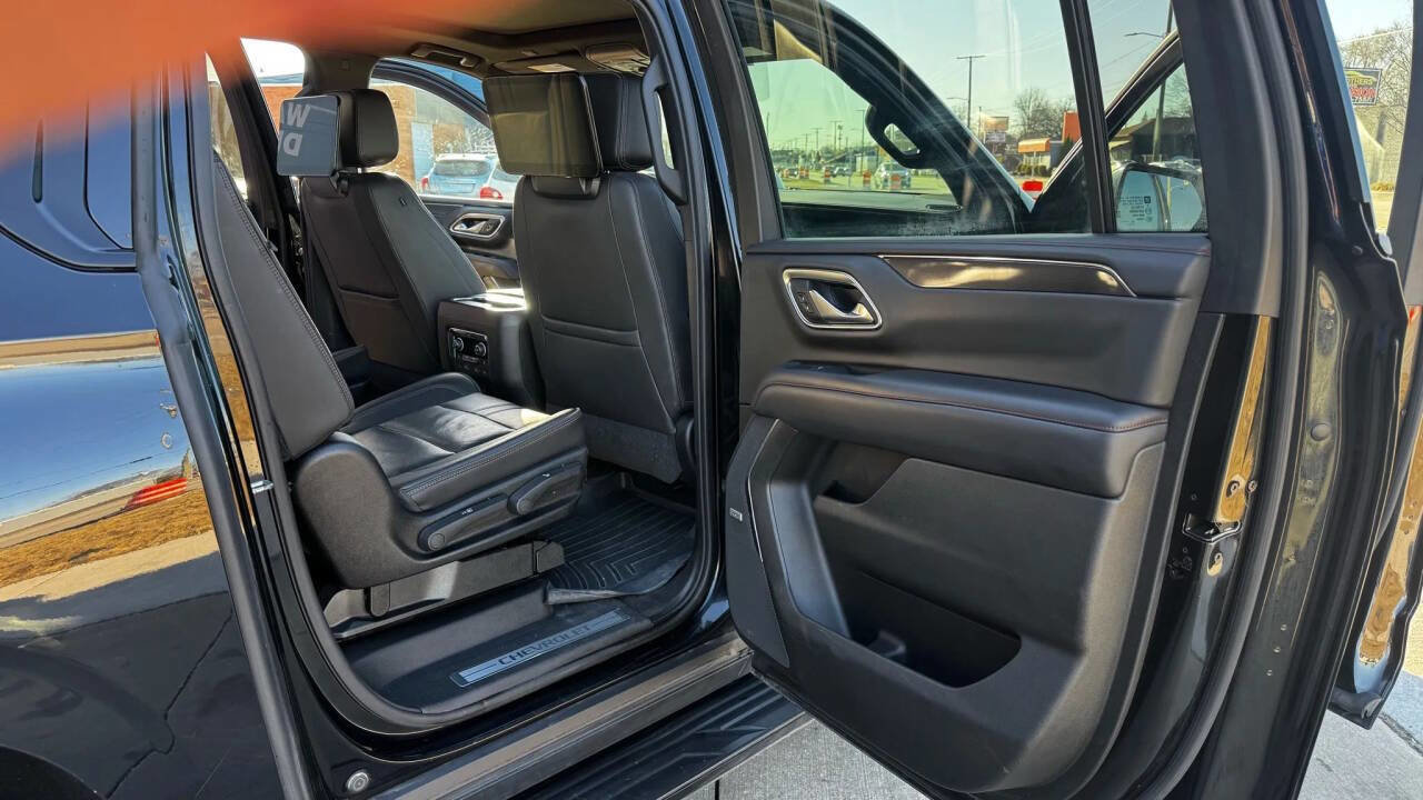 Used 2021 Chevrolet Suburban RST w/ Luxury Package image 16