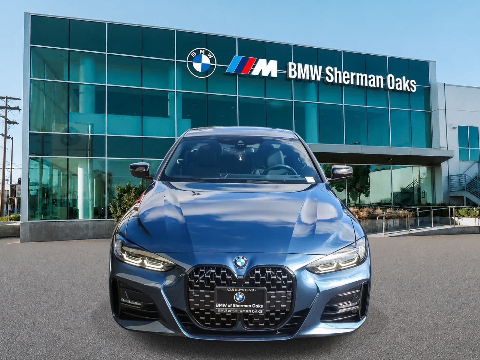 Used 2024 BMW 430i Coupe w/ M Sport Package RWD image 2