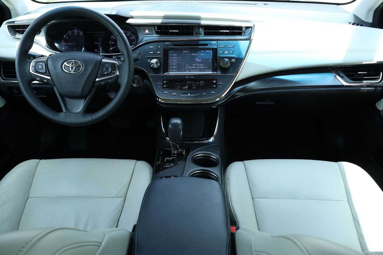 Used 2017 Toyota Avalon XLE Premium FWD image 10