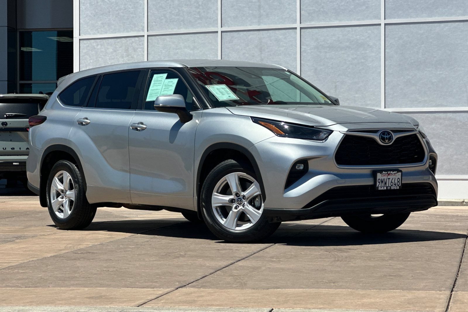 Certified 2024 Toyota Highlander LE AWD/4WD image 2
