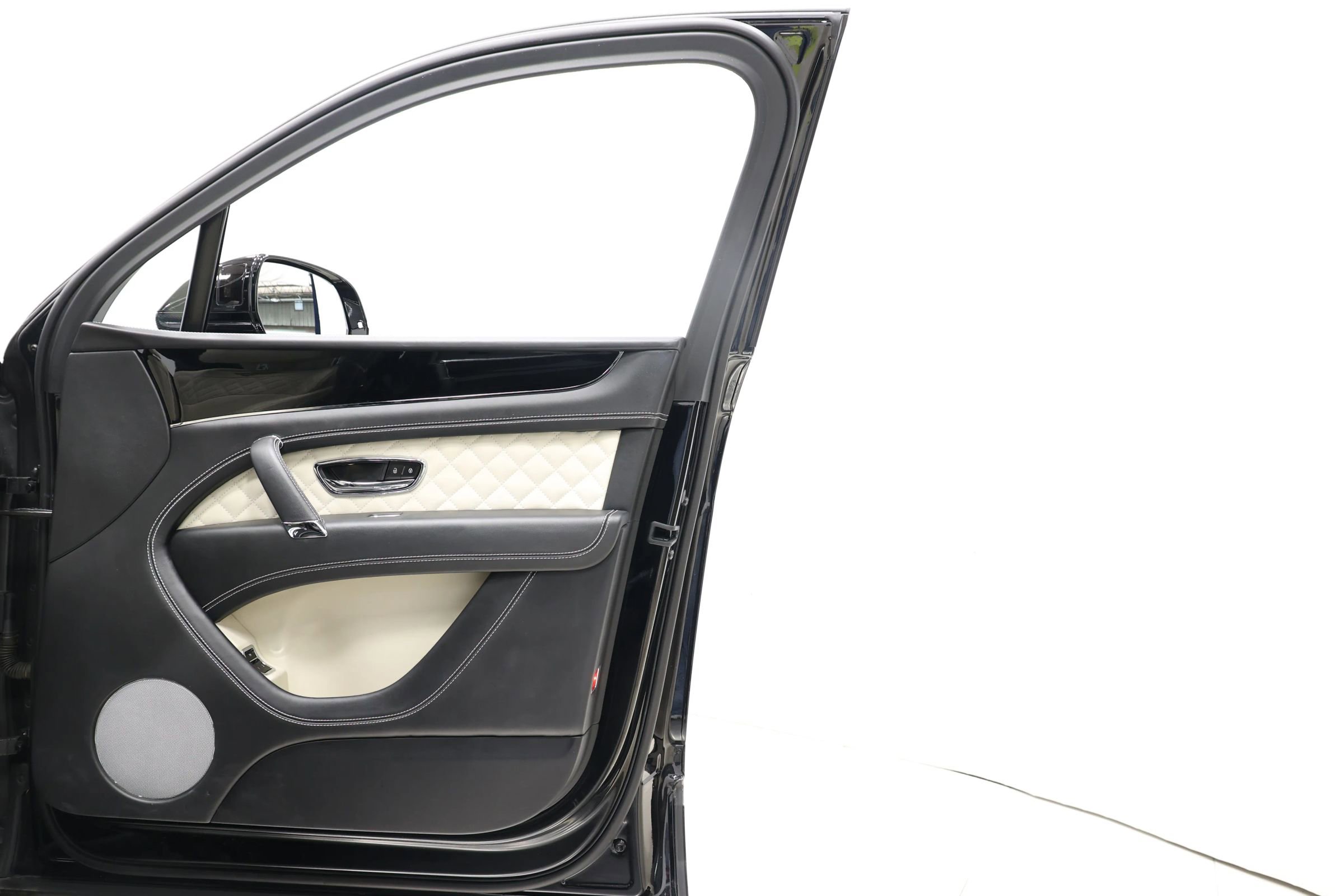 Used 2017 Bentley Bentayga image 84