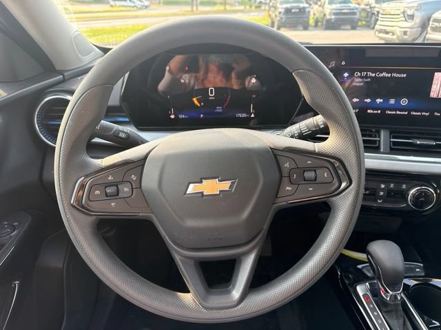 Used 2025 Chevrolet Trax LT FWD image 9