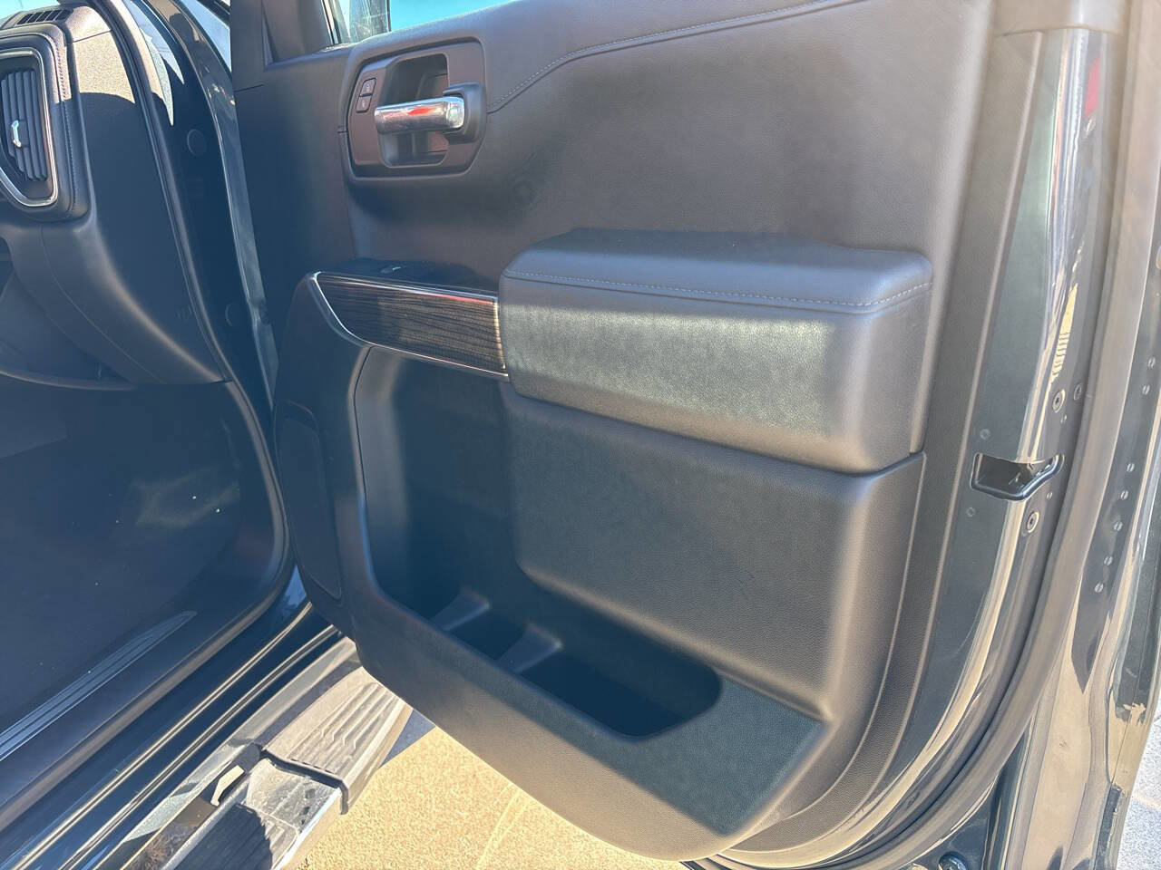 Used 2019 Chevrolet Silverado 1500 LT w/ All-Star Edition image 18