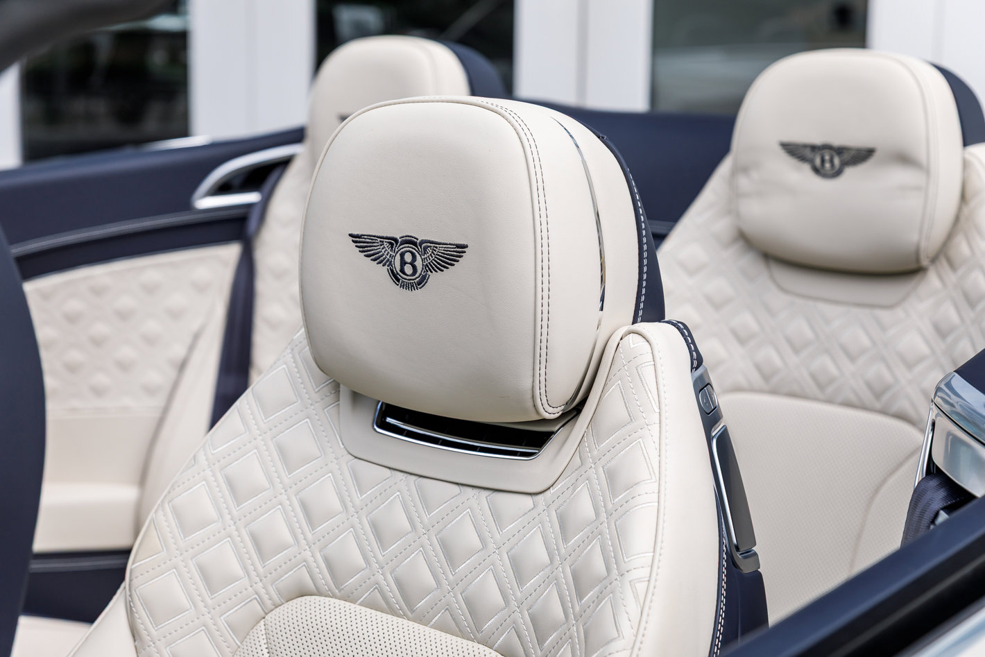 Used 2023 Bentley Continental GT Azure image 7