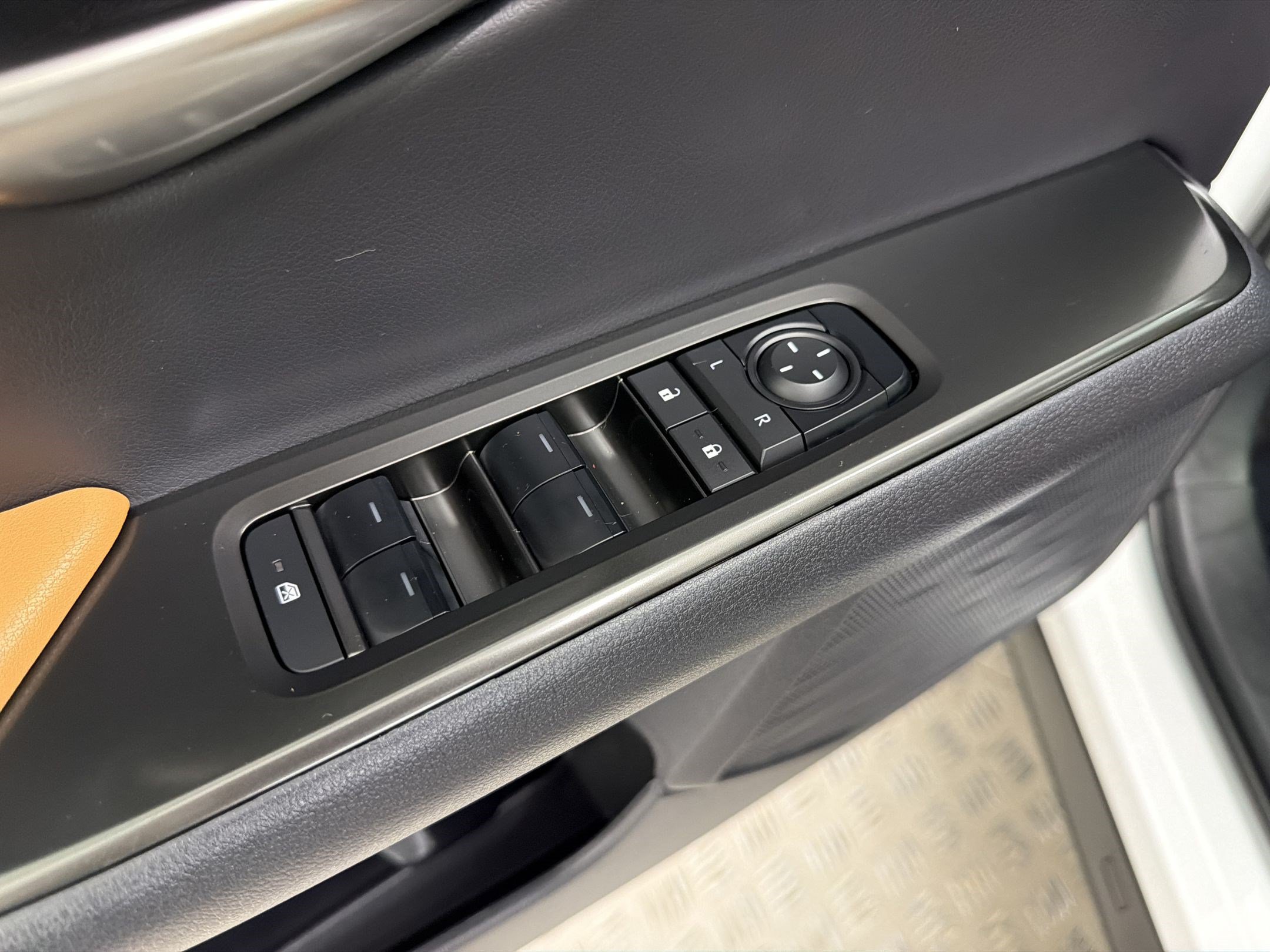 New 2026 Lexus UX 300h FWD image 26