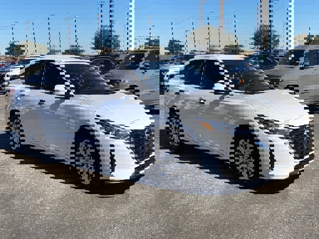 Used 2025 Nissan Sentra S image 3