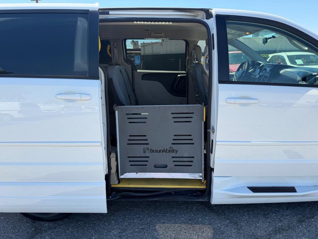 Used 2014 Dodge Grand Caravan SE w/ Quick Order Package 29E SE FWD image 38