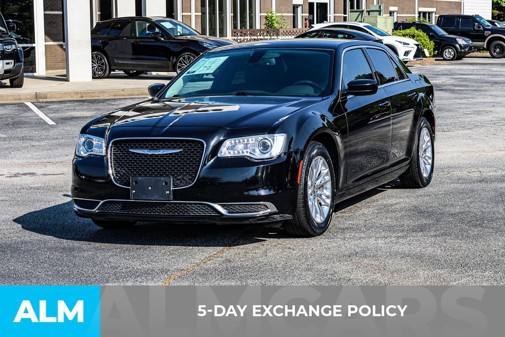 Used 2017 Chrysler 300 Limited RWD image 4