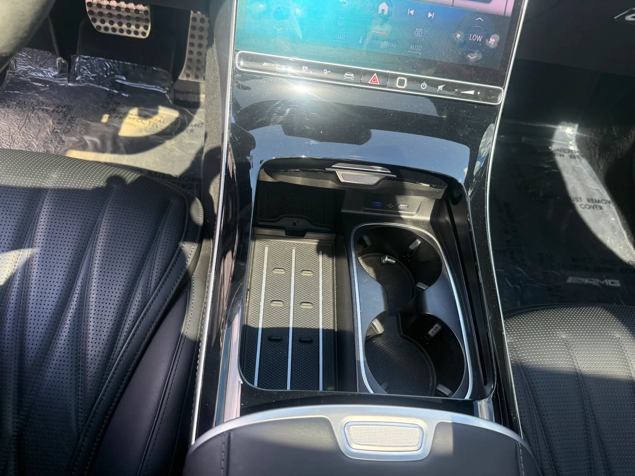 Used 2024 Mercedes-Benz S 63 AMG S w/ Carbon Fiber Exterior Package image 34