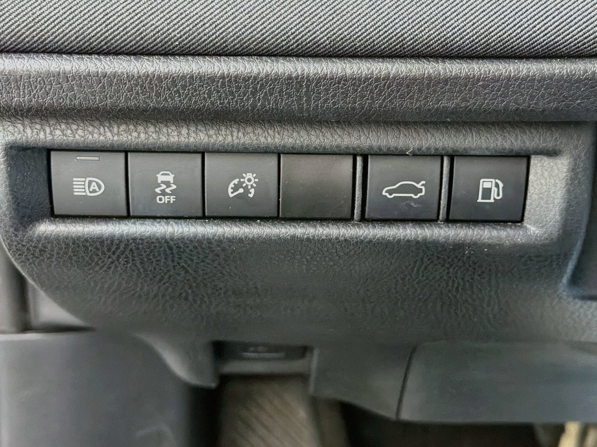 Used 2025 Toyota Camry LE FWD image 17