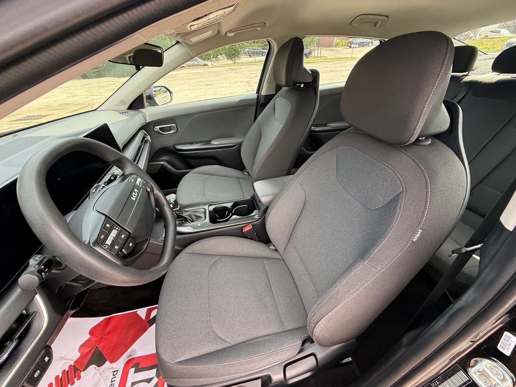 Used 2025 Kia K4 FWD image 12