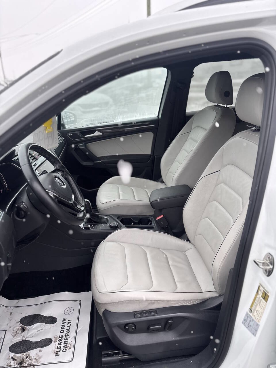 Used 2020 Volkswagen Tiguan SEL Premium R-Line w/ 3rd Row Seat Package AWD/4WD image 11