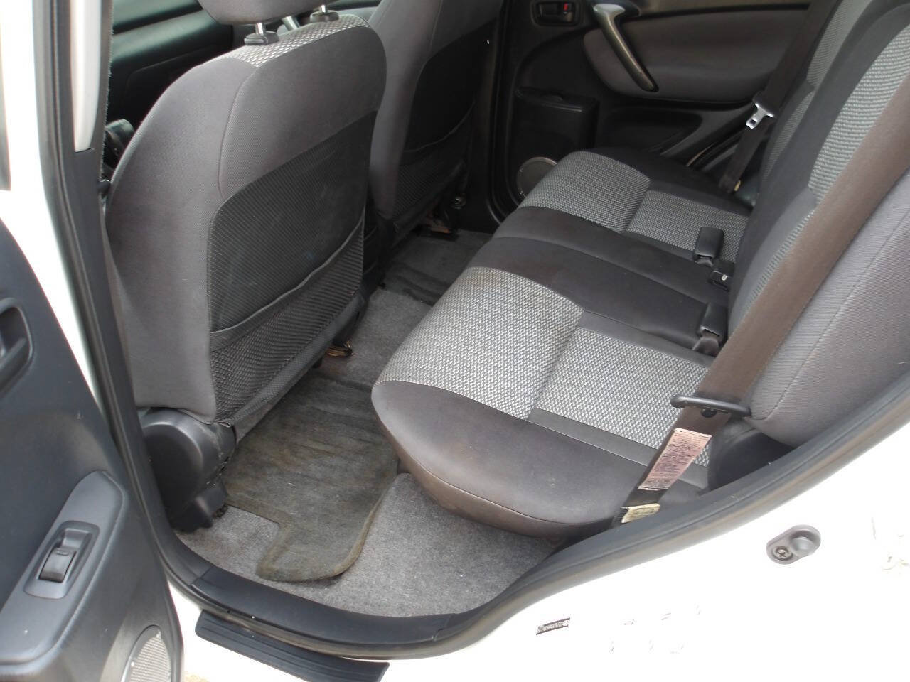 Used 2005 Toyota RAV4 4WD image 19