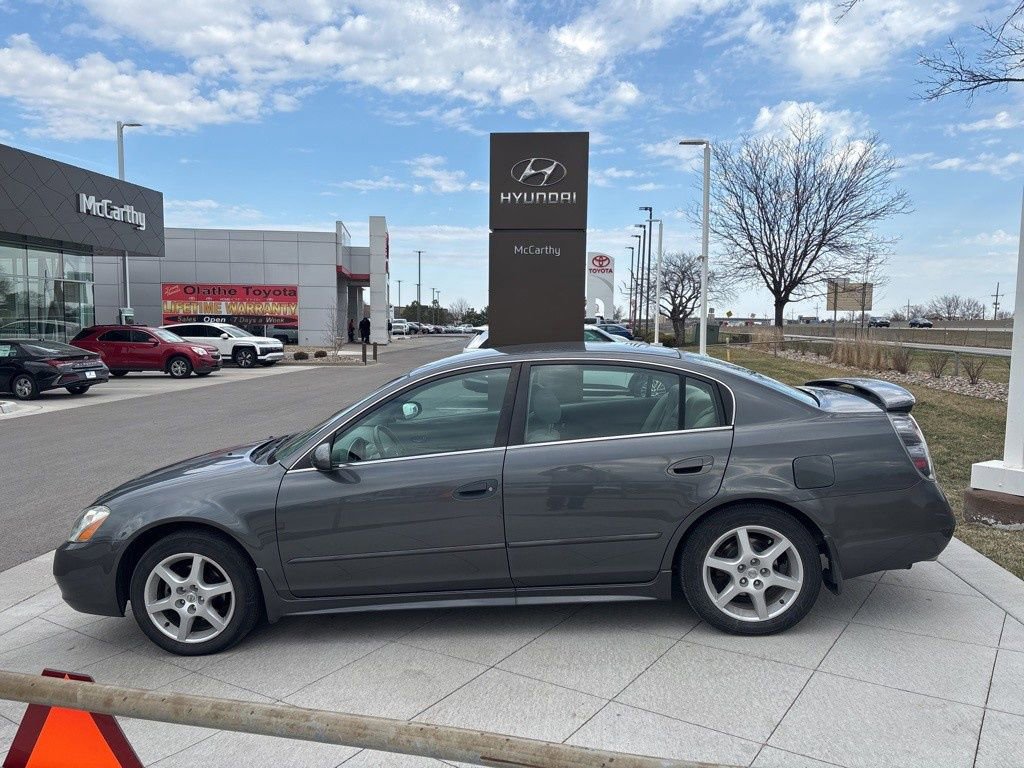 Used 2004 Nissan Altima 3.5 SE image 3