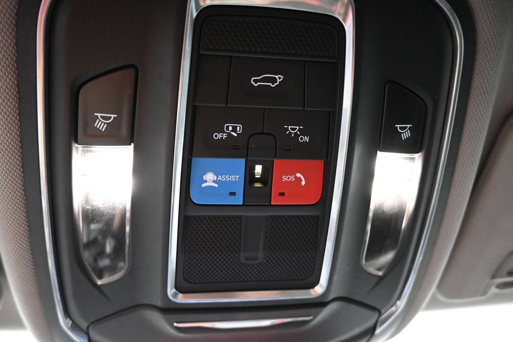 Used 2023 Jeep Grand Cherokee Limited AWD/4WD image 19