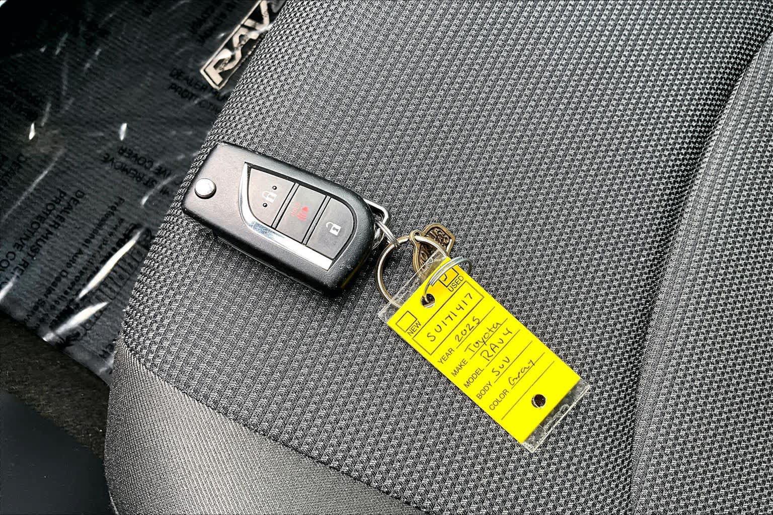 Used 2025 Toyota RAV4 LE AWD/4WD image 14