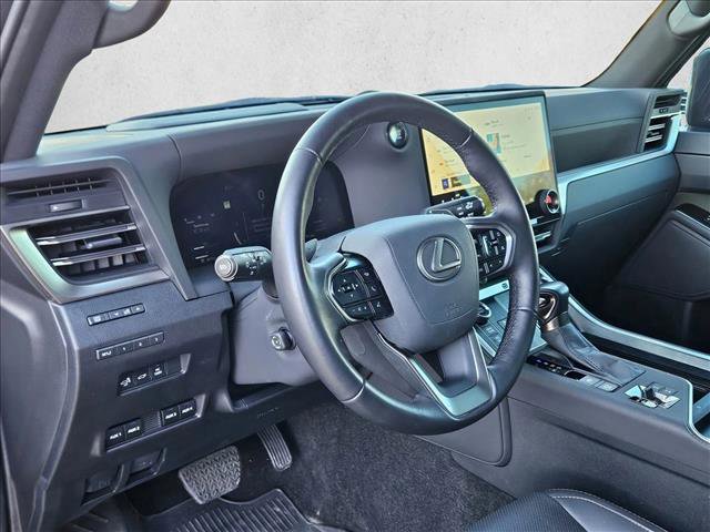 Used 2025 Lexus GX 550 w/ Accessory Package (CT) image 10