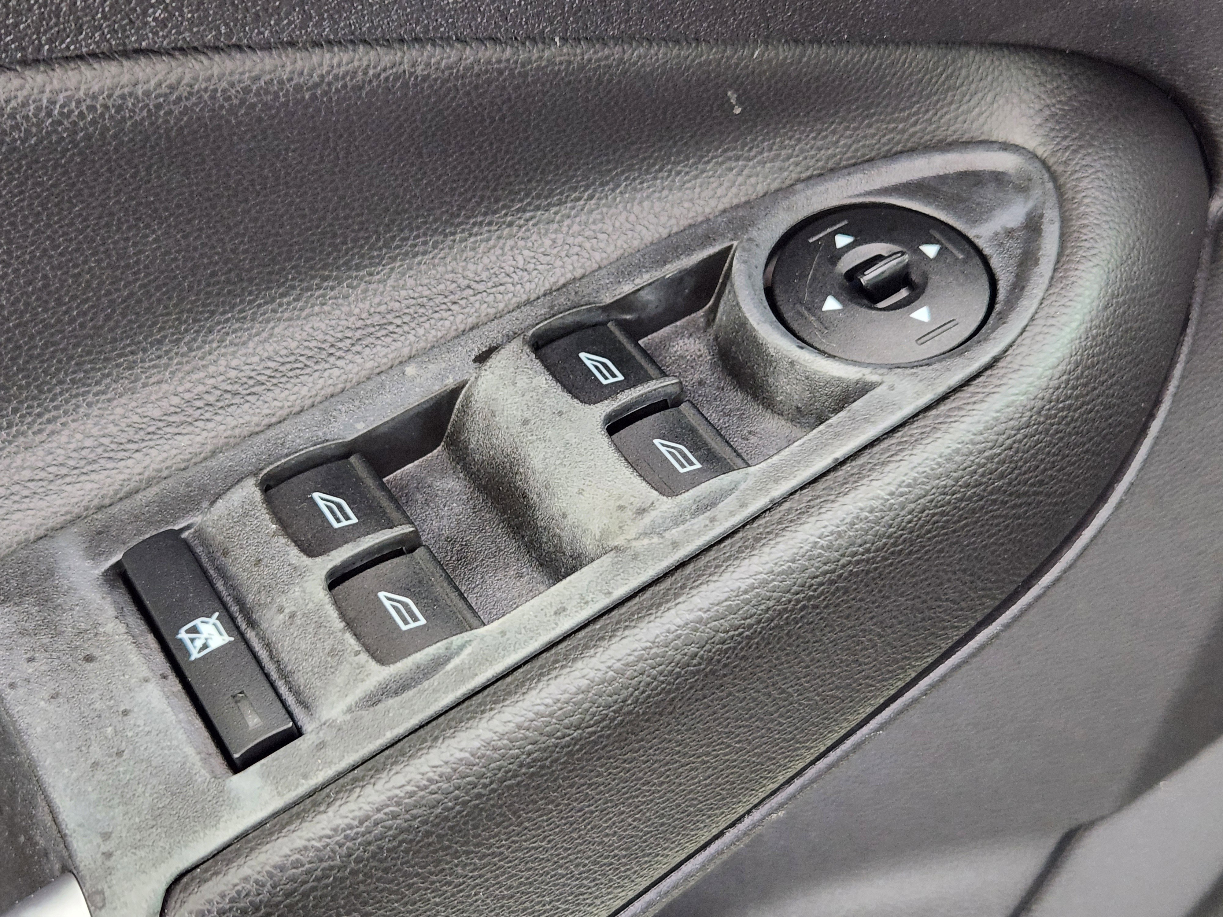 Used 2016 Ford Escape SE w/ Equipment Group 201A image 17