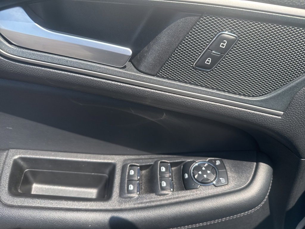 Used 2024 Ford Edge SEL image 28