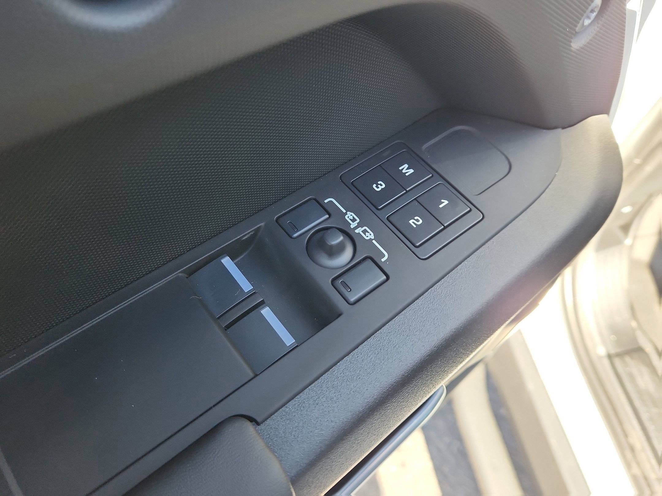 New 2026 Land Rover Defender 90 V8 image 22