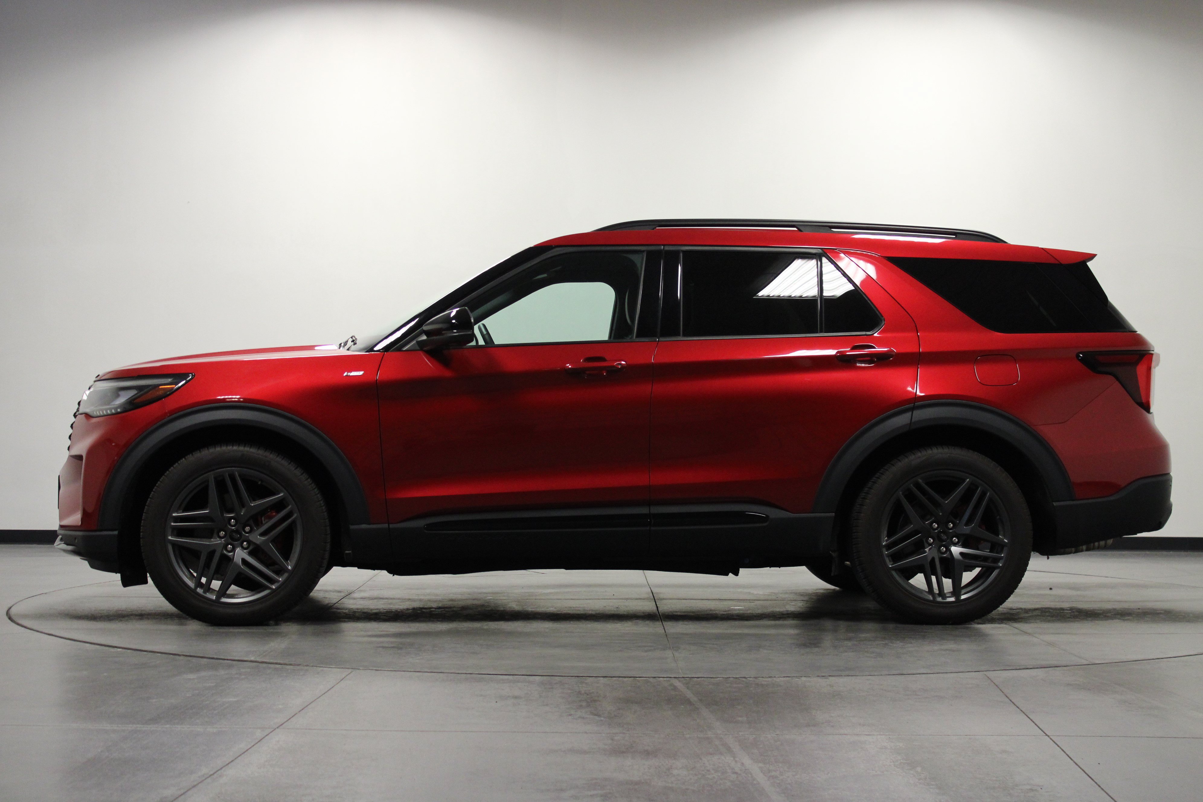 Used 2025 Ford Explorer ST-Line w/ Premium Package RWD image 7