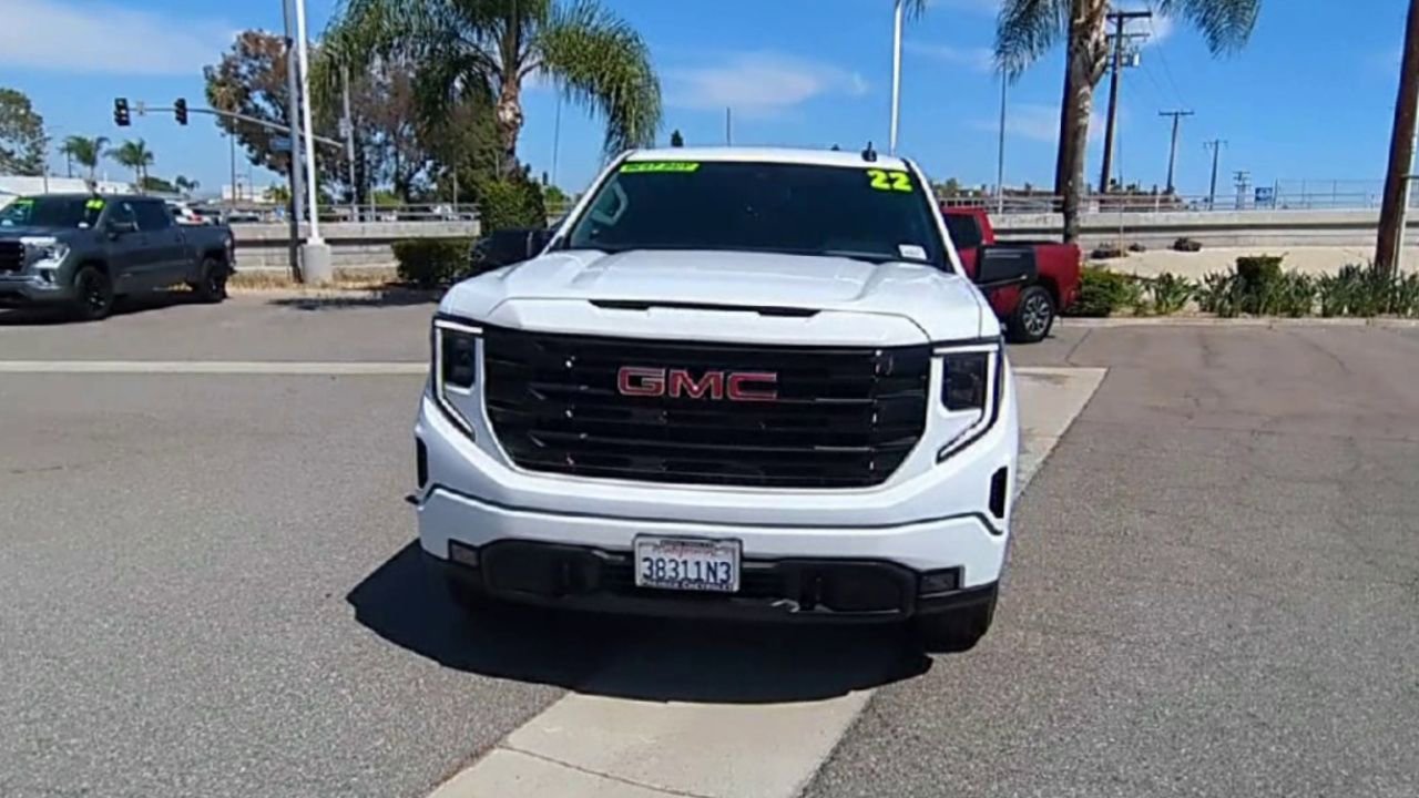 Used 2022 GMC Sierra 1500 Elevation image 3