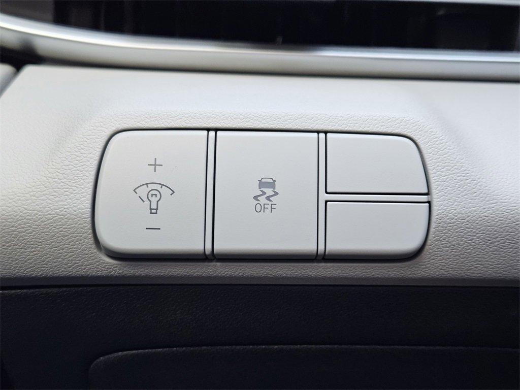 New 2025 Hyundai Elantra Limited image 21