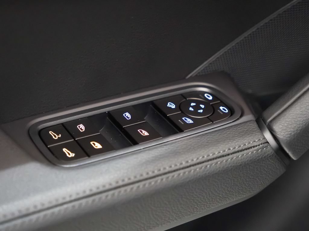 Certified 2026 Porsche Cayenne AWD/4WD image 23