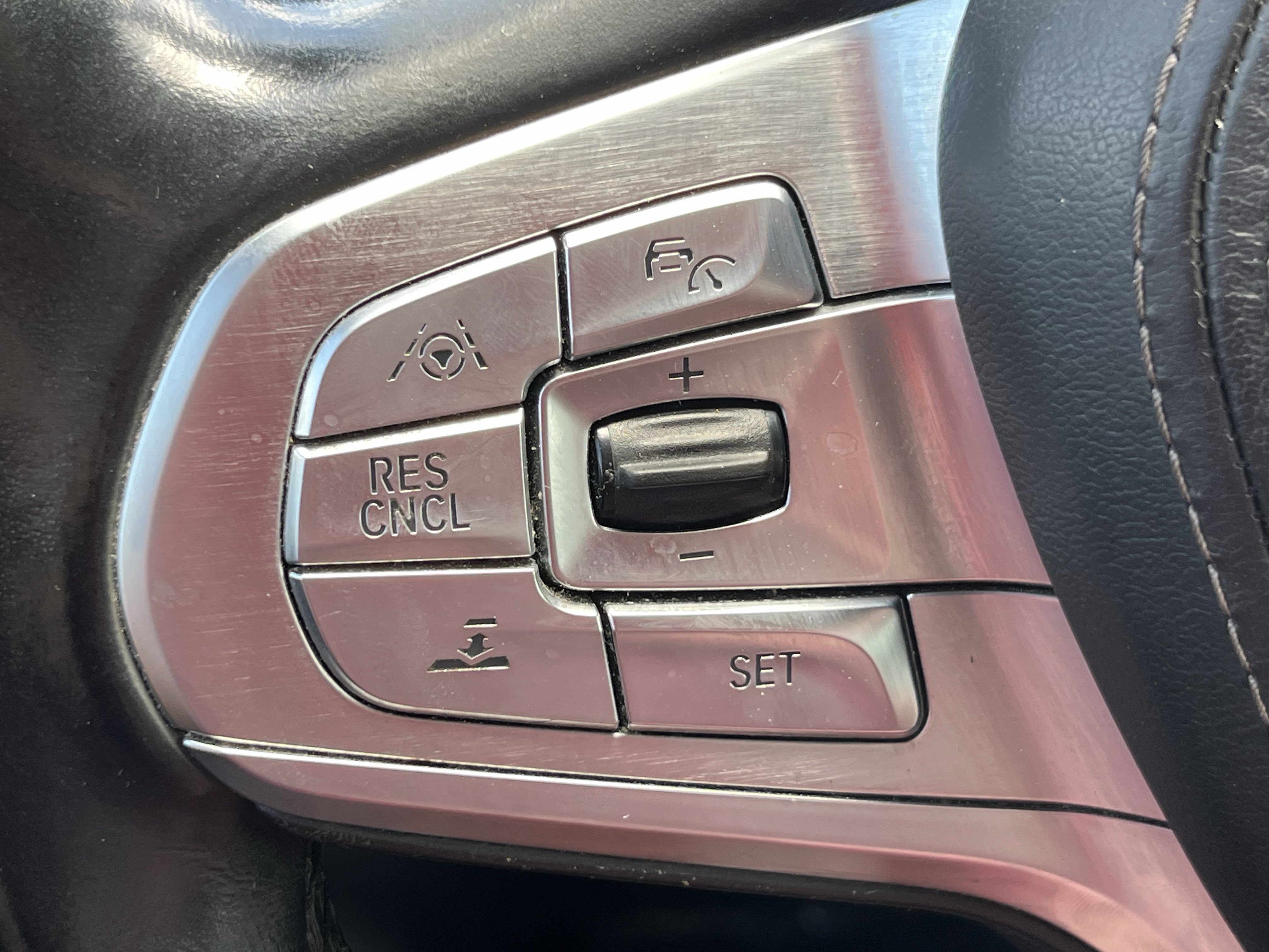 Used 2018 BMW 740i RWD image 23