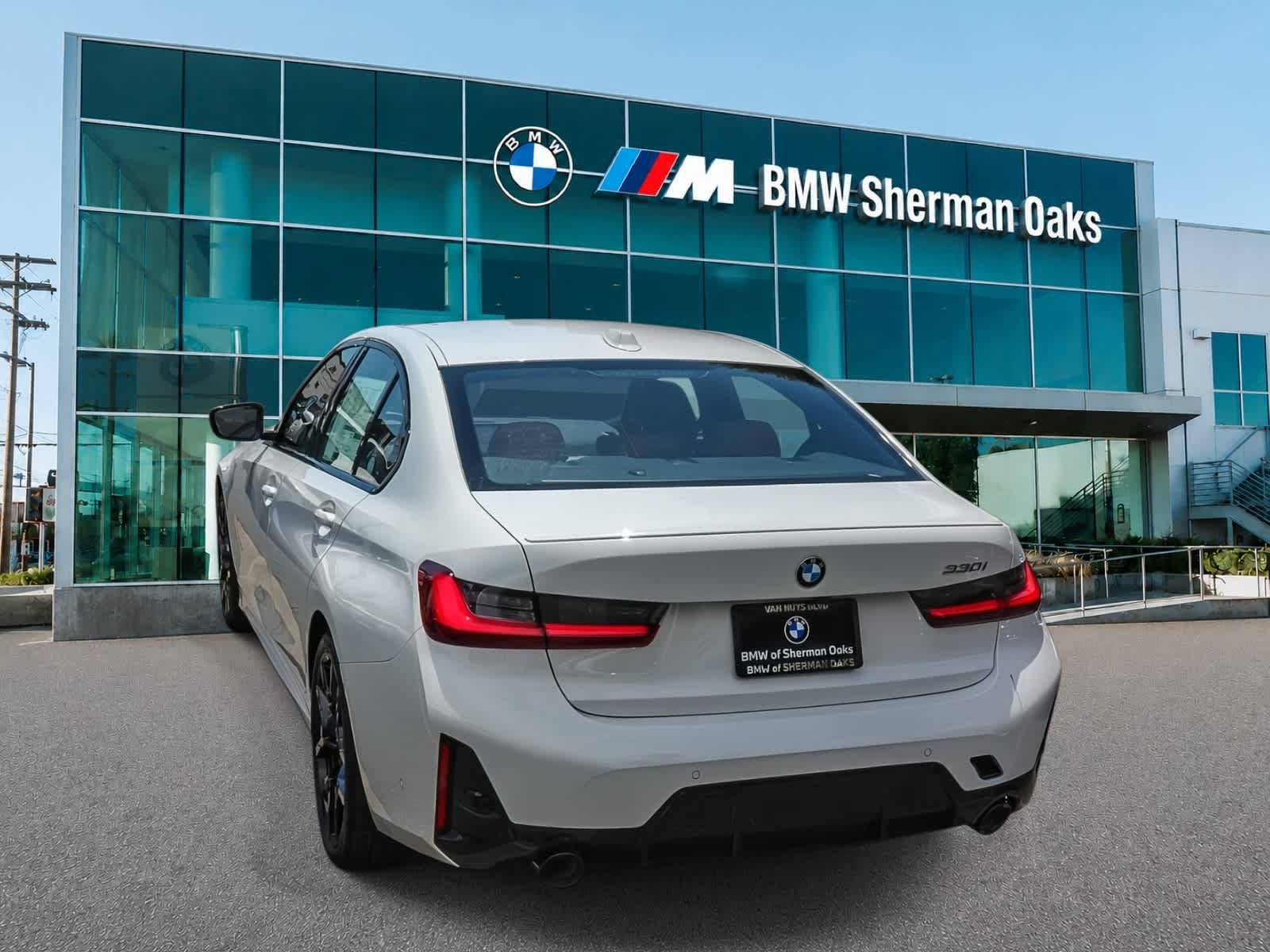 New 2026 BMW 330i Sedan w/ M Sport Package RWD image 6