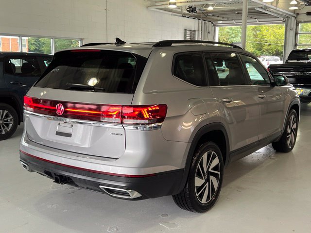 Used 2025 Volkswagen Atlas SE AWD/4WD image 3
