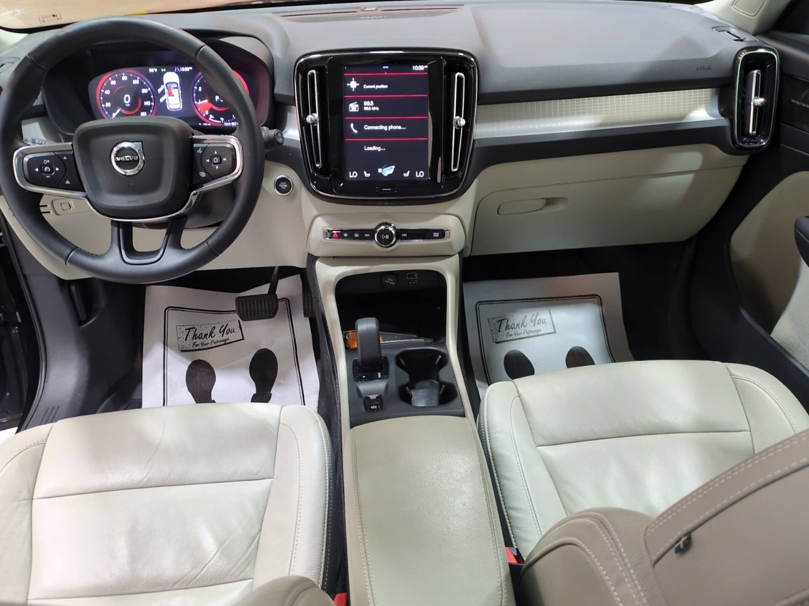 Used 2022 Volvo XC40 T5 Momentum w/ Premium Package AWD/4WD image 16