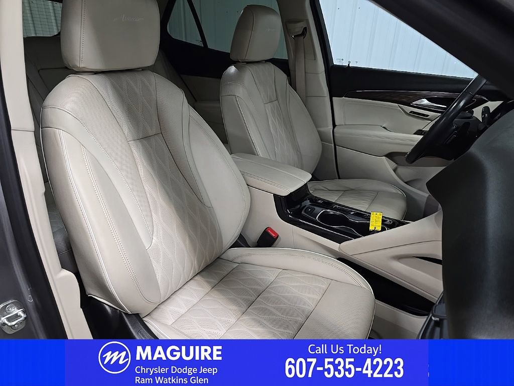 Used 2021 Buick Envision Avenir w/ Technology Package II FWD image 18