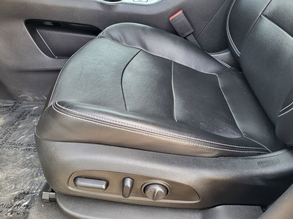 Used 2022 GMC Terrain SLT image 17