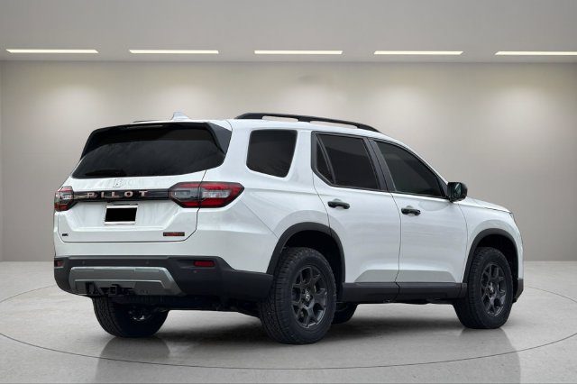 New 2026 Honda Pilot TrailSport image 3