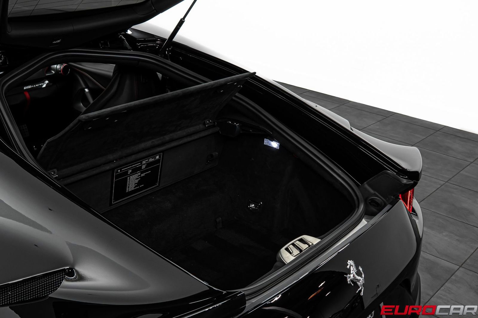 Used 2020 Ferrari 812 Superfast RWD image 17