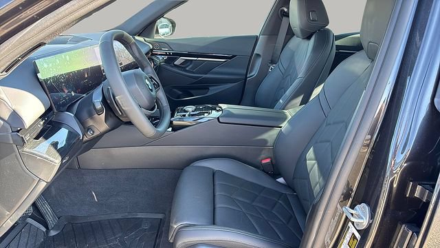 Certified 2025 BMW 530i xDrive w/ Premium Package AWD/4WD image 12