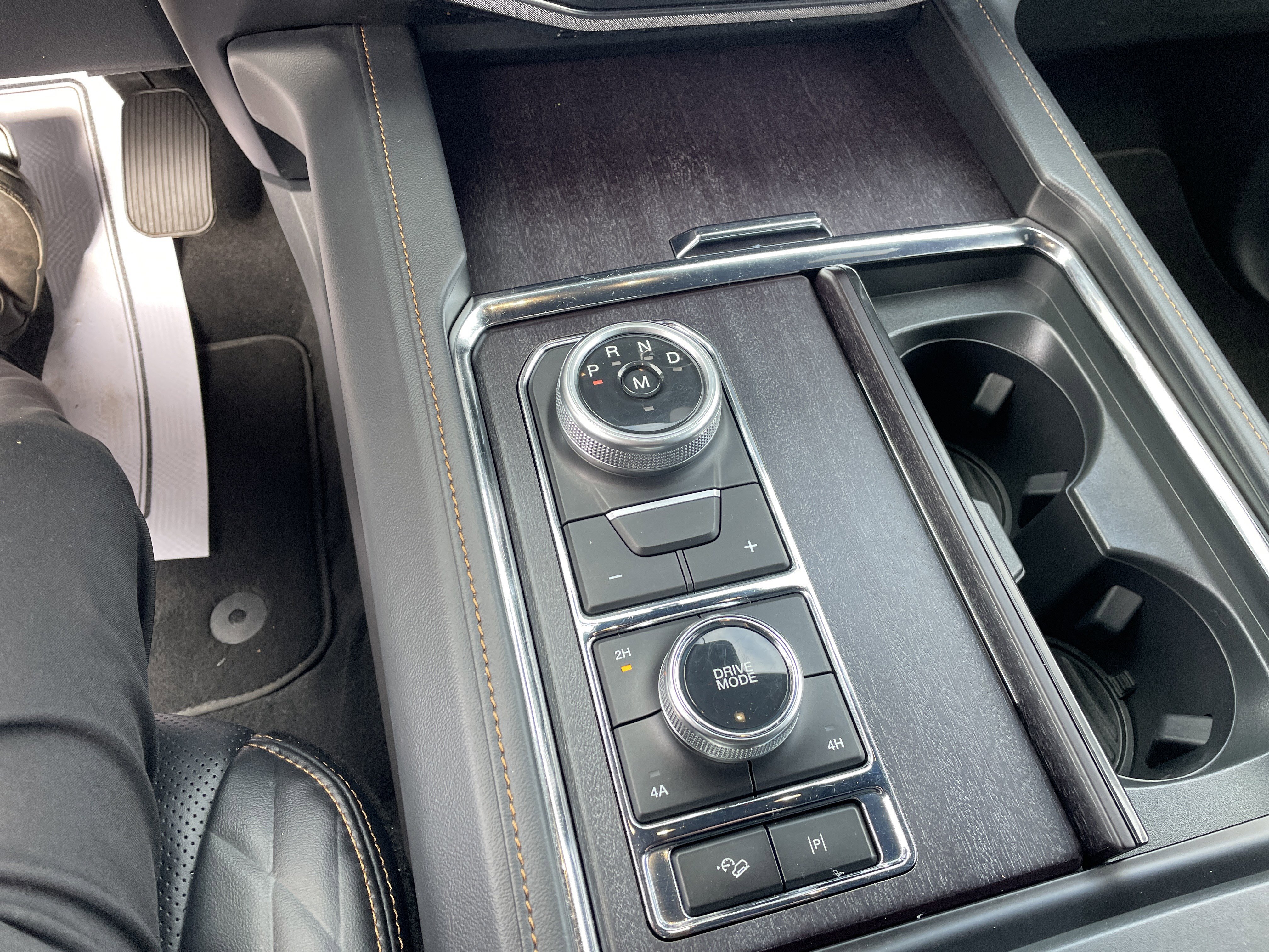 Used 2024 Ford Expedition Platinum image 29