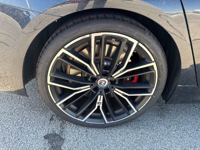 Used 2023 BMW M550i xDrive w/ Executive Package image 4