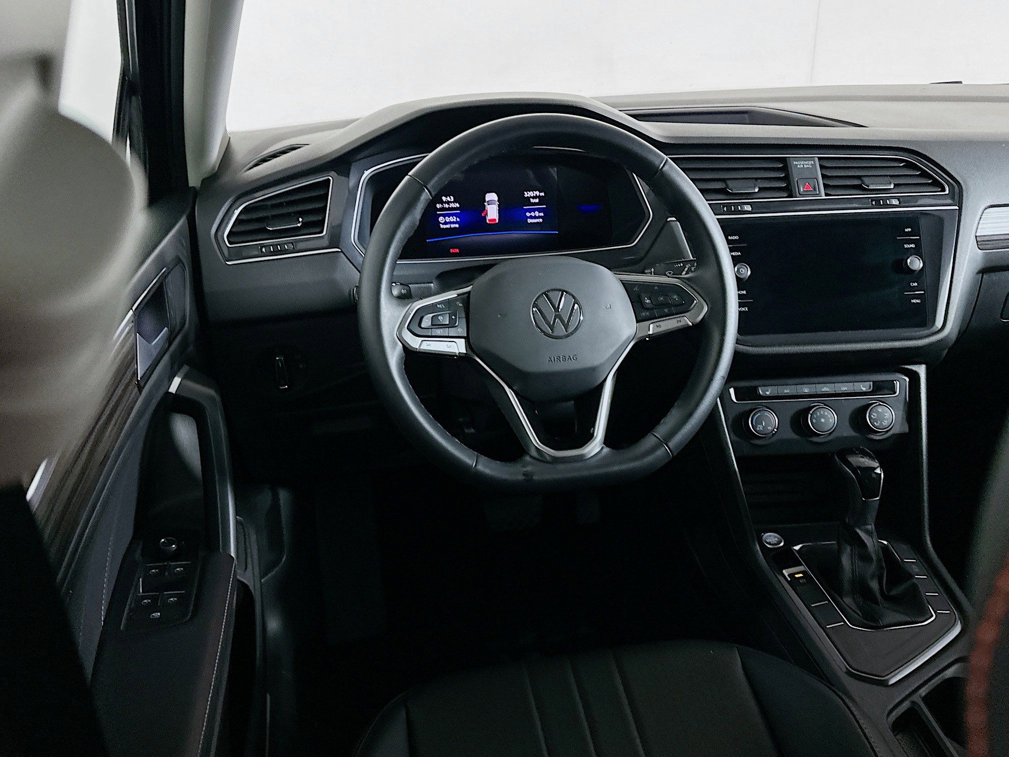 Used 2024 Volkswagen Tiguan Wolfsburg Edition image 17