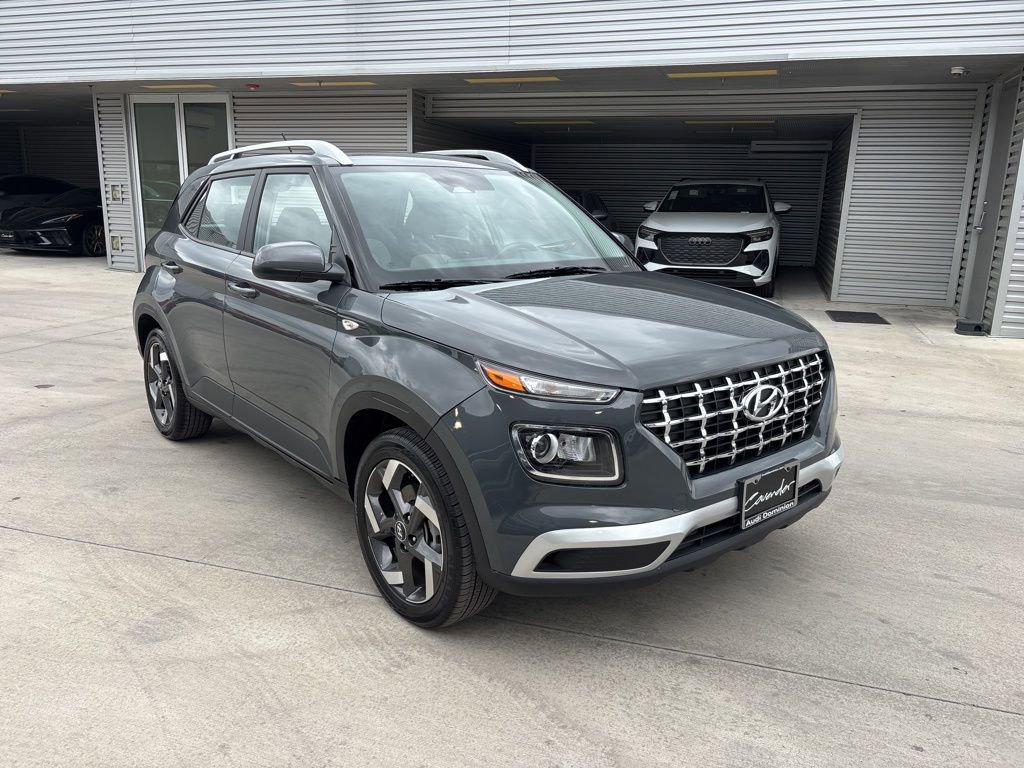 Used 2025 Hyundai Venue SEL image 3