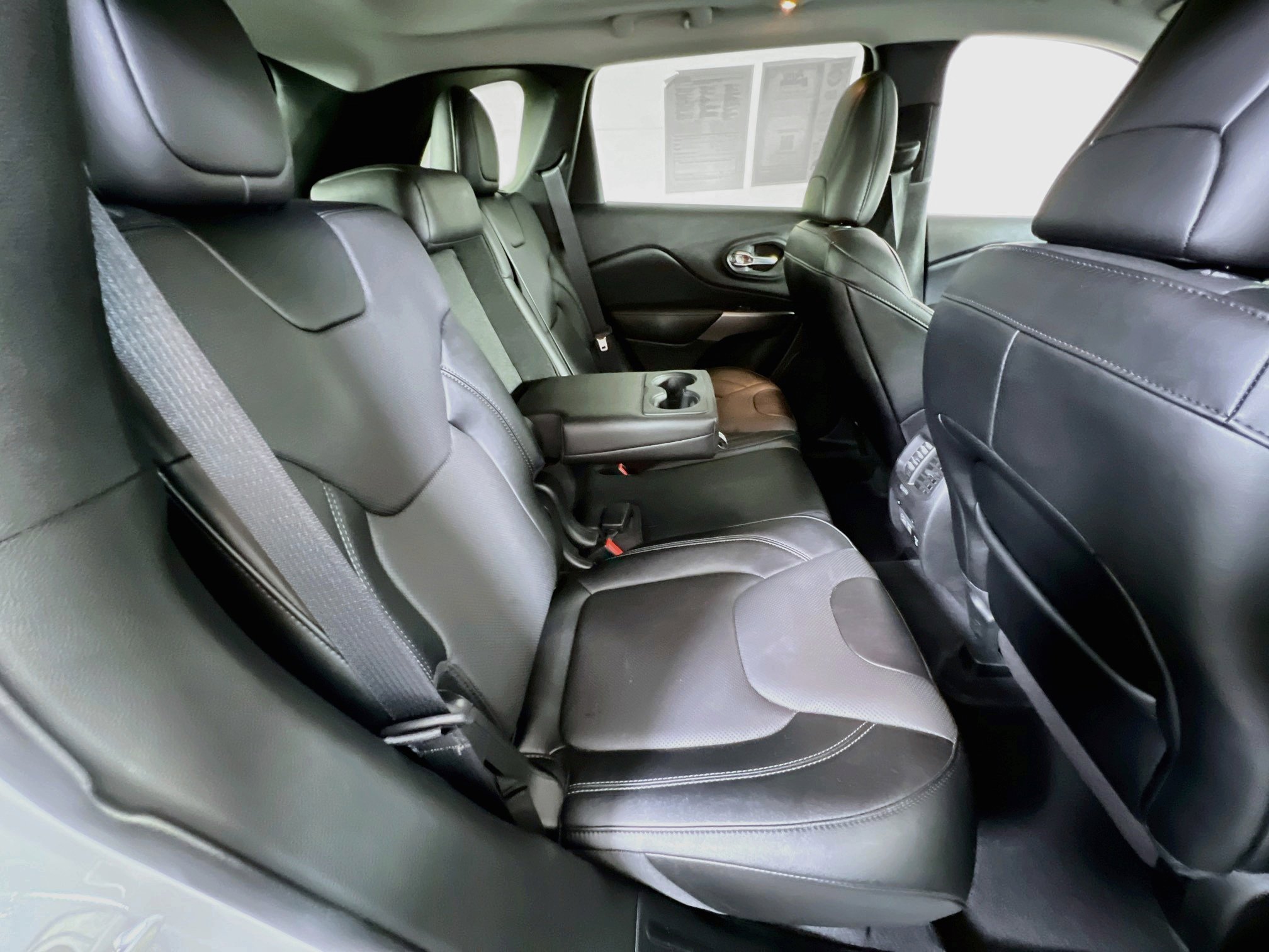 Used 2022 Jeep Cherokee Limited w/ Elite Package image 27