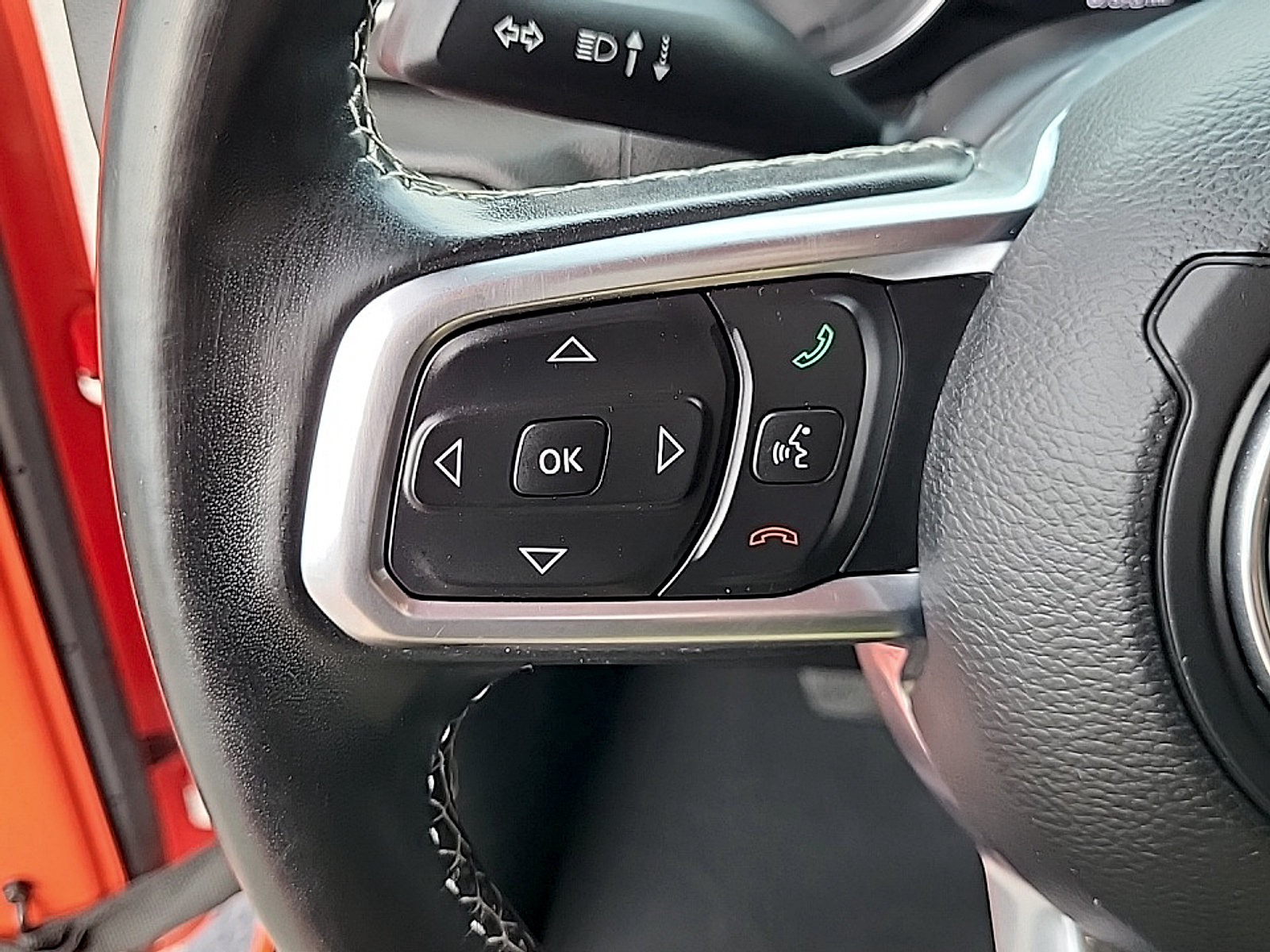 Used 2019 Jeep Wrangler Unlimited Sahara w/ Uconnect 4C Nav & Sound Group AWD/4WD image 17