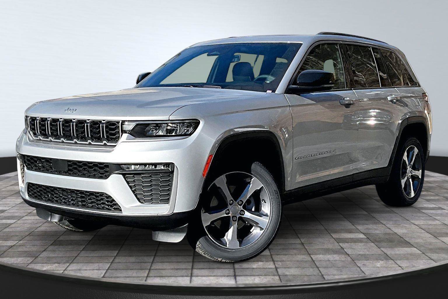 New 2026 Jeep Grand Cherokee Limited w/ Trailer Tow Package AWD/4WD image 2