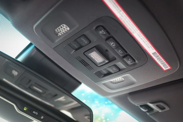 Used 2020 Toyota Avalon XLE w/ Moonroof Package FWD image 39