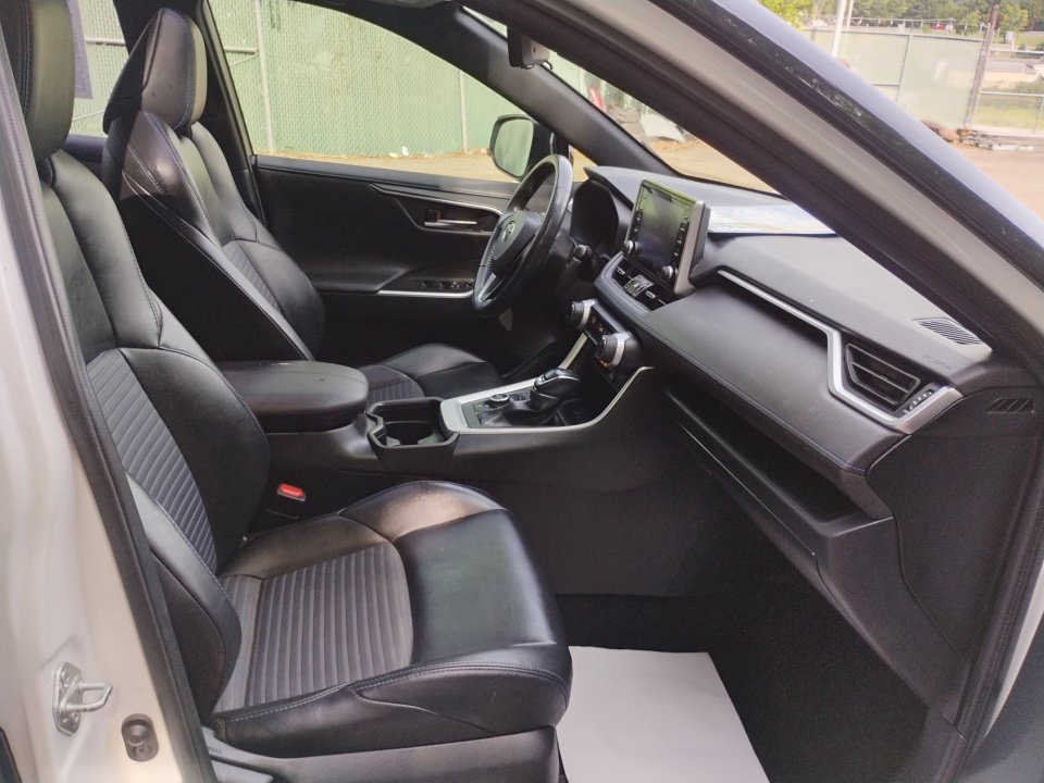 Used 2020 Toyota RAV4 XSE w/ XSE Grade Weather Package AWD/4WD image 32